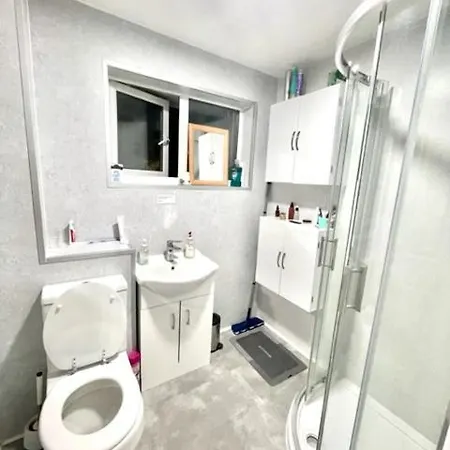 Double Room In 3 Bedroom House Edinburgh Exterior photo