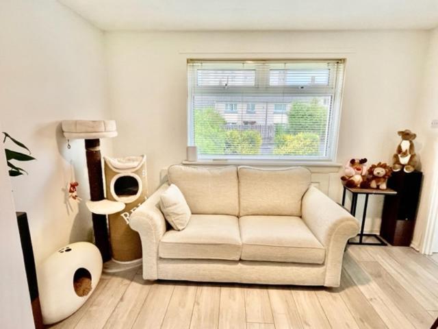 Проживание в семье Double In 3 Bedroom House *